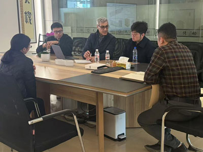 外國(guó)客戶參觀電磁制動(dòng)器工廠