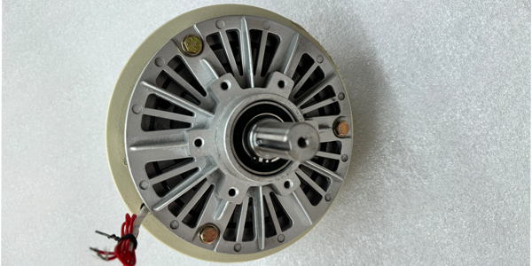 自動(dòng)制袋機(jī)放卷所需磁粉離合器的選型分析